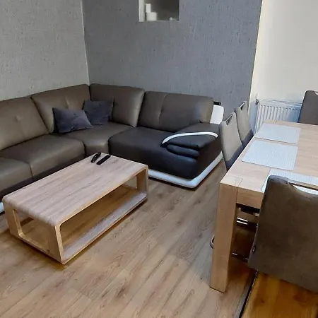 Apartmán 4-izbovy V Centre Na Donovaloch *